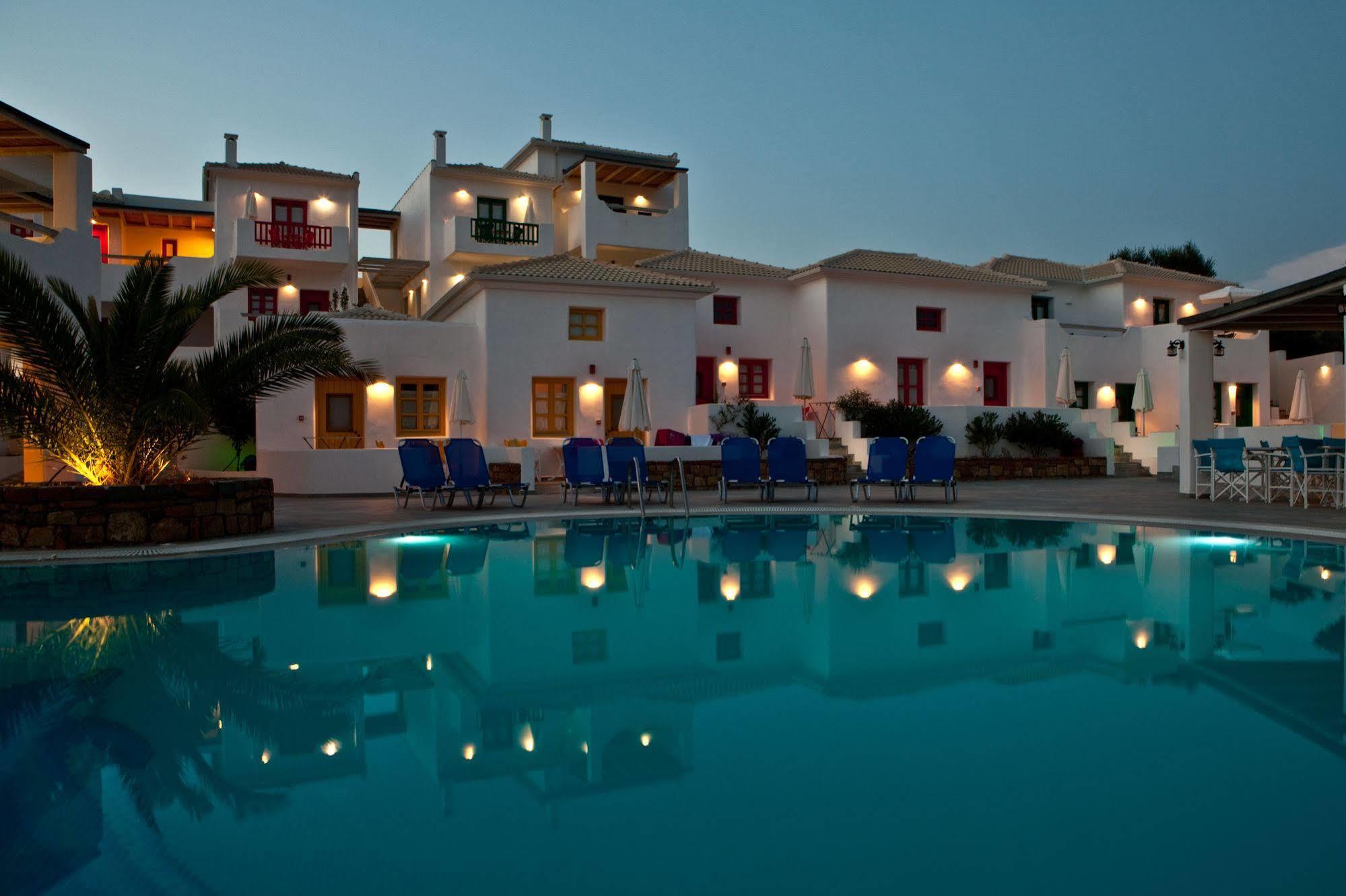 Viva Mare Foinikounta Aparthotel Finikounta Exterior photo