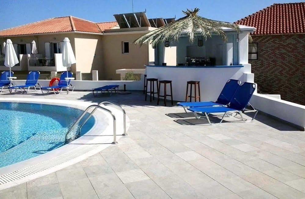 Viva Mare Foinikounta Aparthotel Finikounta Exterior photo